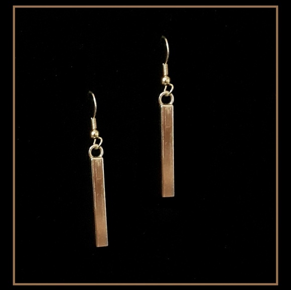 New Golden Bar Earrings - Picture 1 of 1